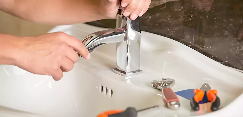 Bathtub Faucet Replacement in Kendall West